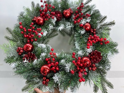 Vòng nguyệt quế có lá PE thông đỏ trái đỏ ĐK 60cm VNGQ-X-40